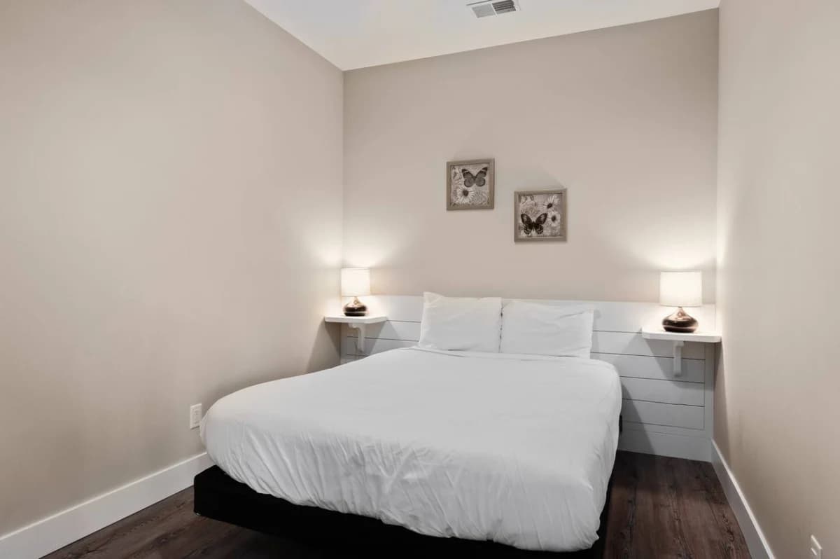 Private Hot Tub The Perch 14 |2BR |Patio |Downtown photo 13