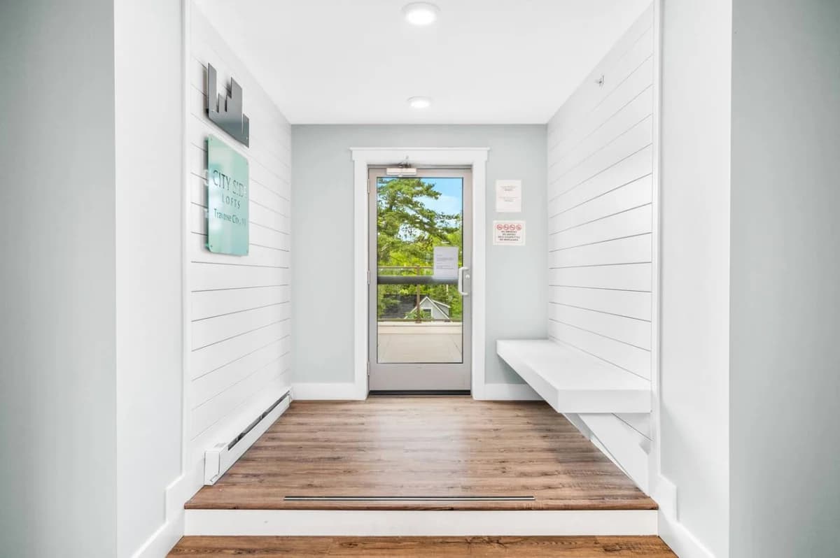 Private Hot Tub The Perch 14 |2BR |Patio |Downtown photo 19