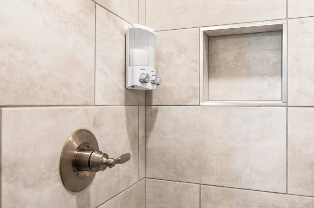 Private Hot Tub The Roost 16 |2BR |Patio |Downtown photo 14