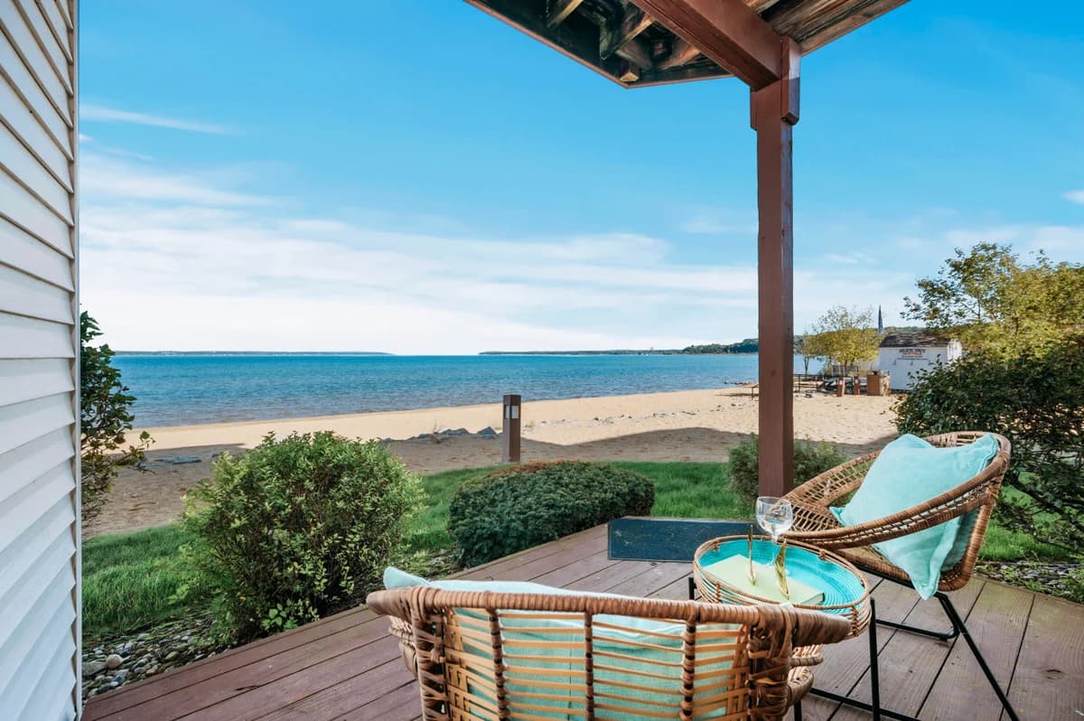 Sauna Beach Haven 106 · Beachfront Condo Near Downtown & TART Trail