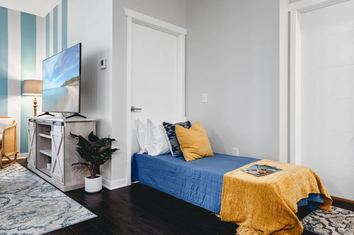 Shoreline: 2BR Condo Near Downtown, The Bay and Wineries photo 30