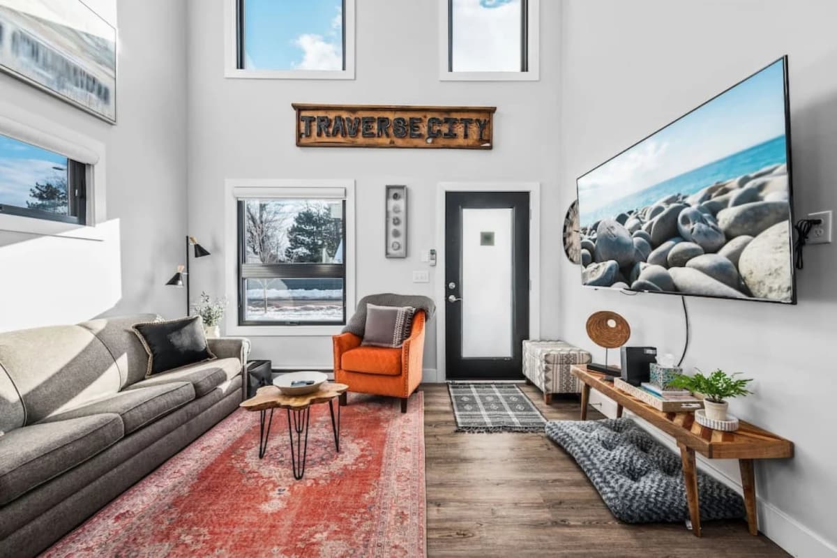 Stella Boona · 1BD Loft Condo