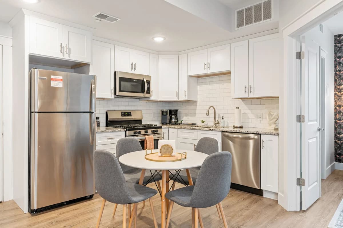 Stone & Flora 2BR Condo Near Downtown and Bay photo 7