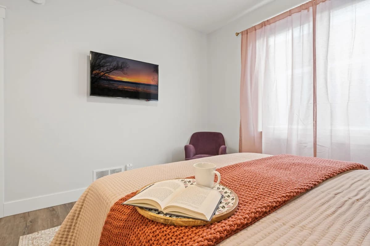 Stone & Flora 2BR Condo Near Downtown and Bay photo 13