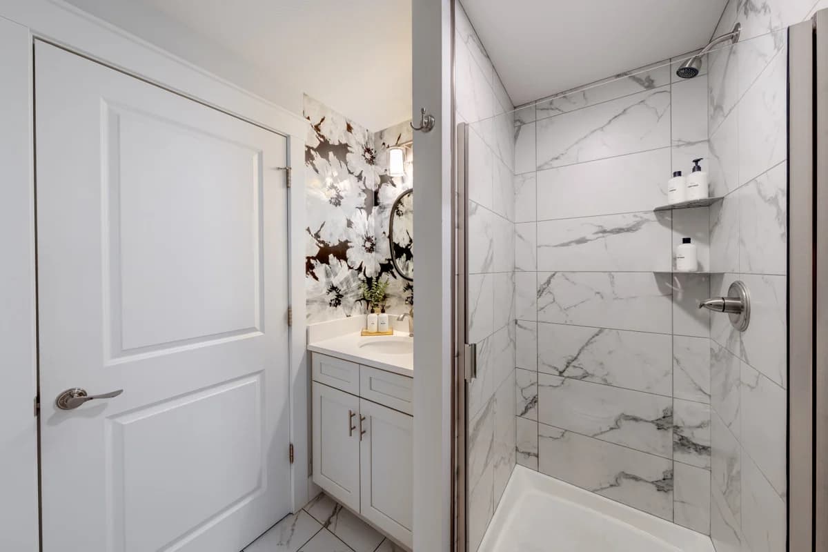 Stone & Flora 2BR Condo Near Downtown and Bay photo 25