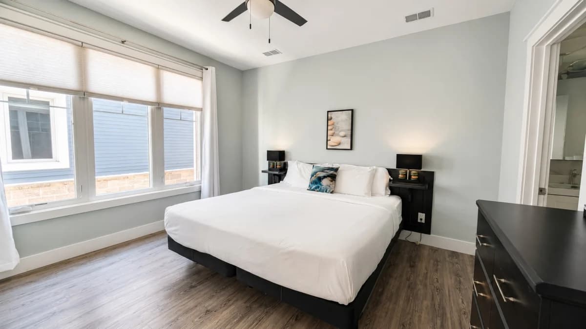 The Grove 11 | 2BR | Rooftop Patio |Downtown photo 7