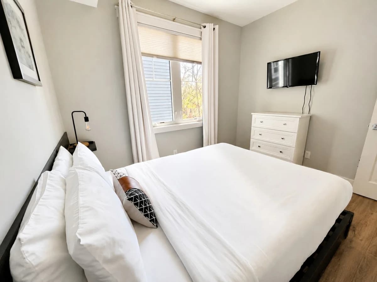 The Haven 10 | 2BR | Rooftop Patio |Downtown photo 12
