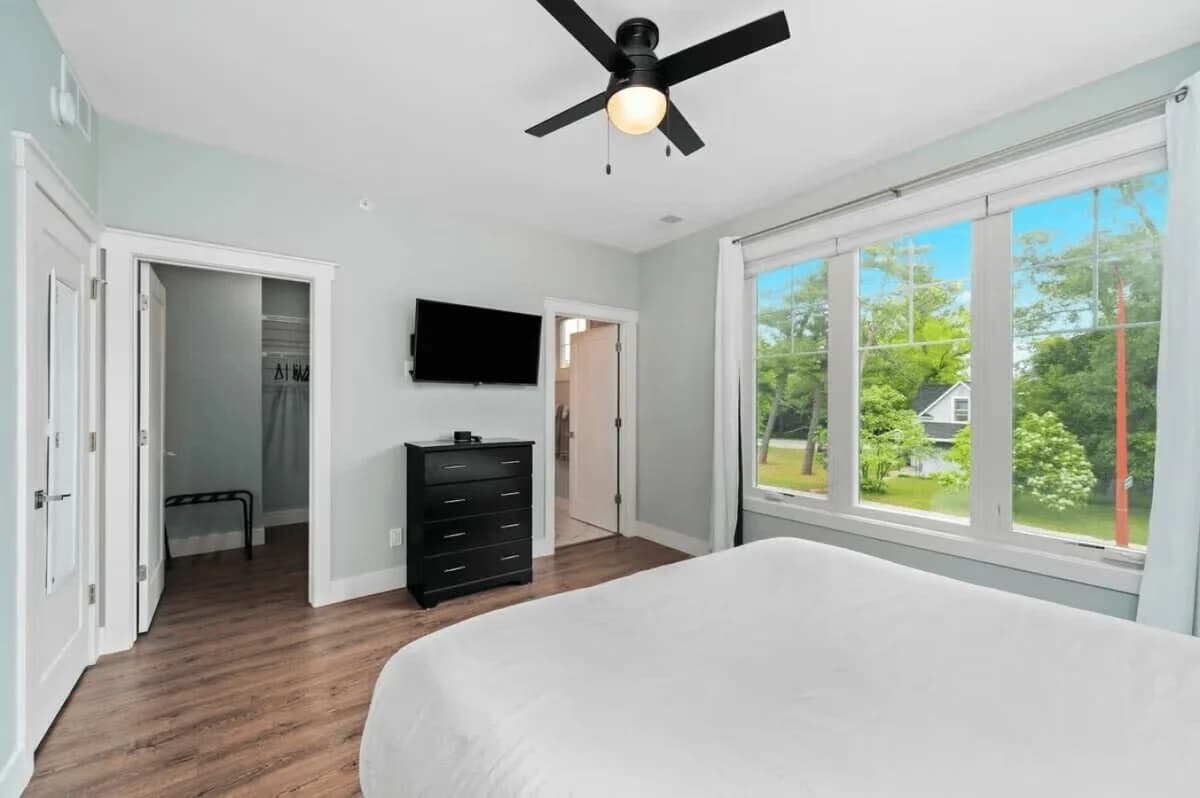 The Nest 7 | 2BR | Rooftop Patio | Downtown photo 8