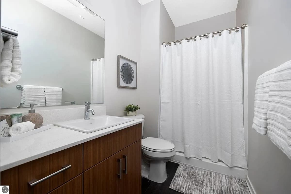 Trailside Retreat 405 | 2BR Condo | Balcony | Near Downtown & TART Trail photo 20