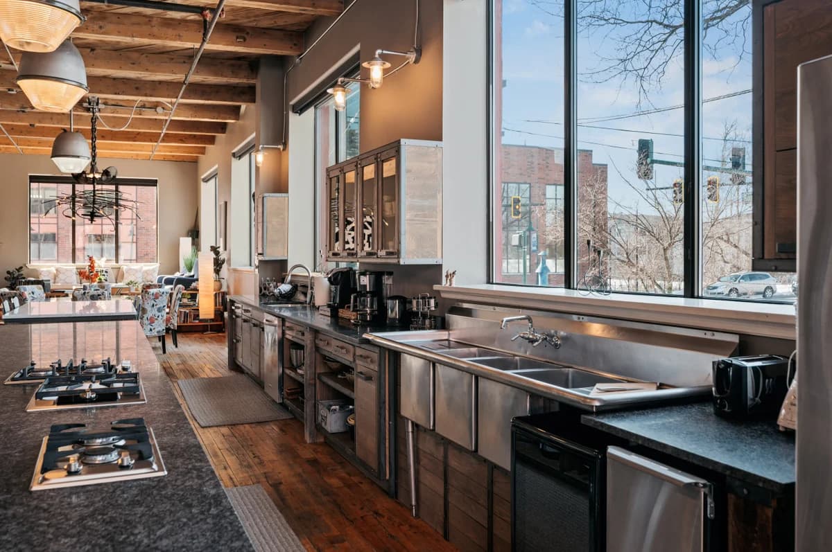 Unique 4000Sq Ft. 4BR w chef kitchen Boardman Loft photo 25