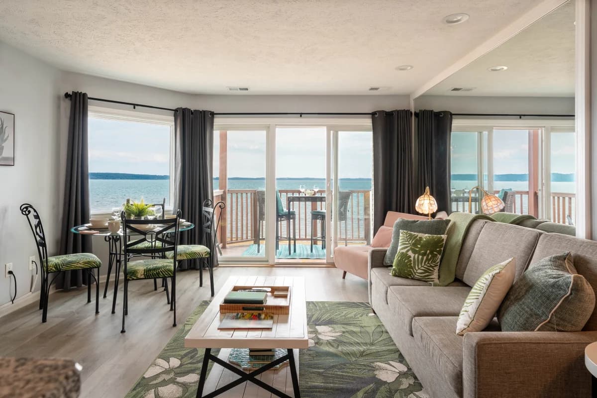Waterfront Haven 215|Balcony|Direct Beach Access|Near Downtown photo 11