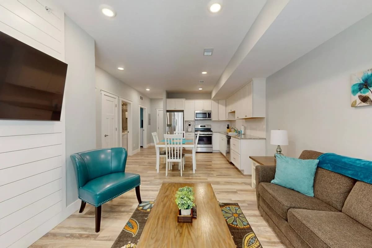 The Cove 5 | 2BR | Rooftop Patio | Downtown photo 3