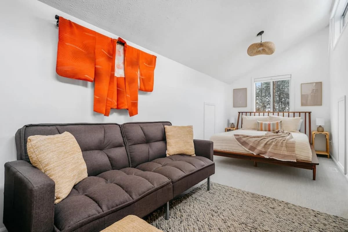 Japandi | 3BD Townhome| Near Downtown | Beaches | Wineries photo 2
