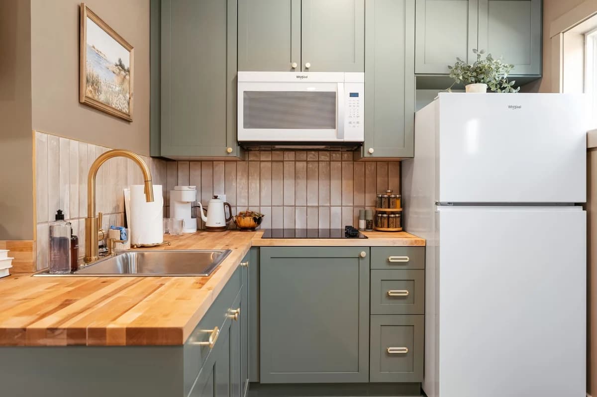 Sage Solace Studio | Near Downtown & Beaches photo 2