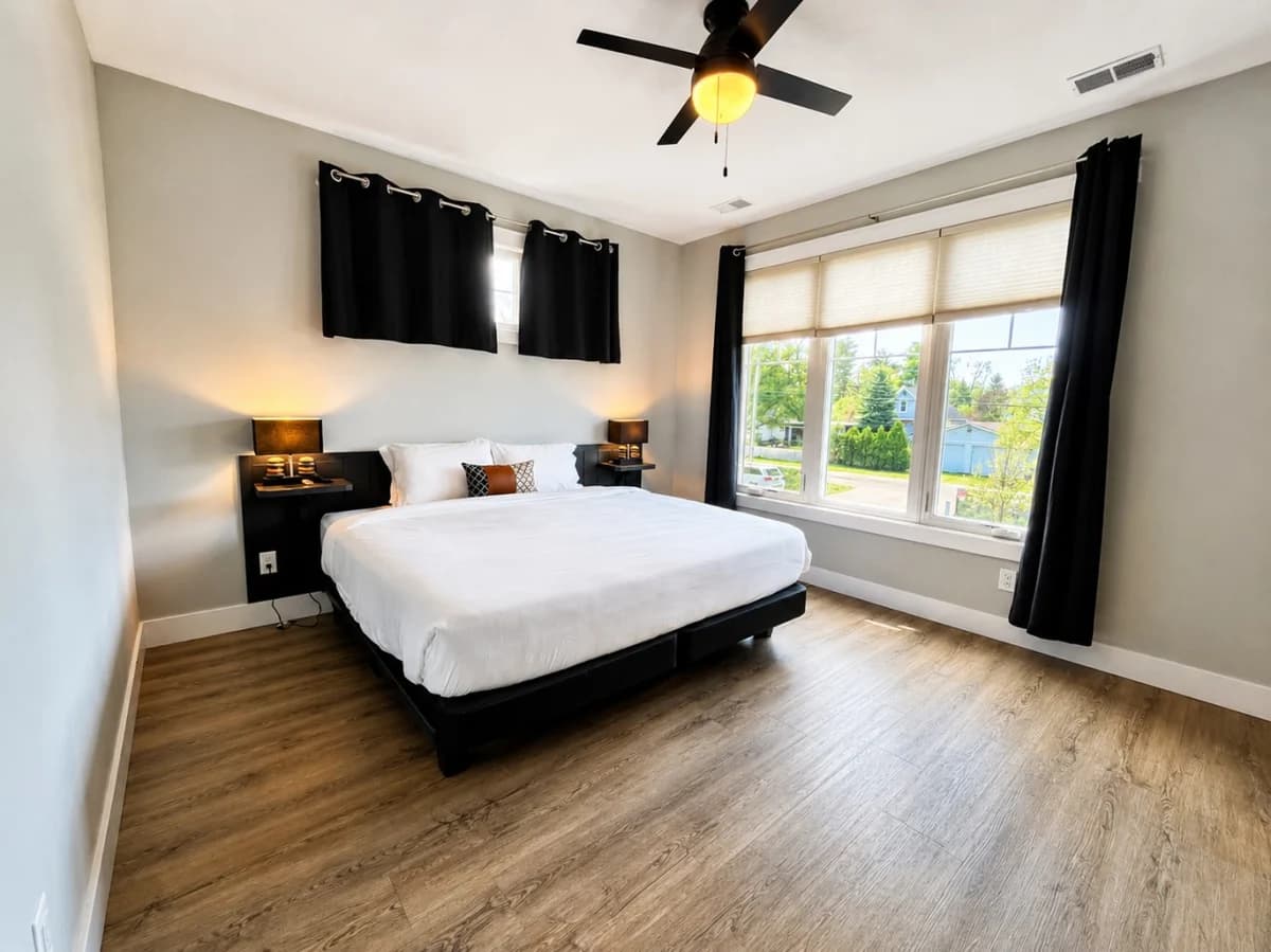 The Haven 10 | 2BR | Rooftop Patio |Downtown photo 3